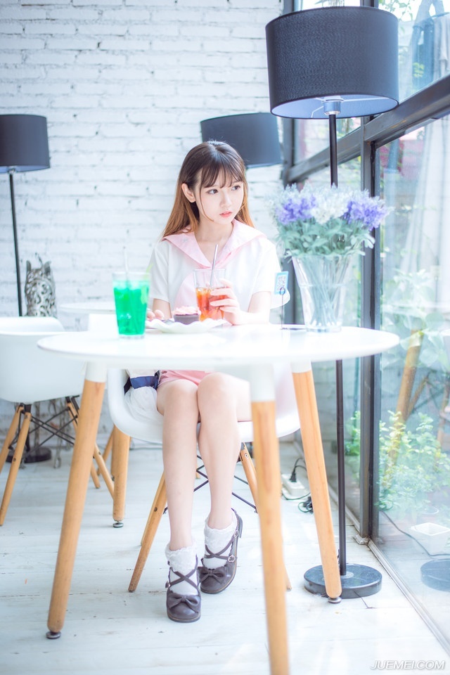 我们为什么需要美女，可能她们改变你的生活习性，让人感这个世界充满期待，虽然当你觉得期待的东西就要得到的时候，她们马上去普度众生，让其他人觉得生活充满期待。——韩寒《像少年啦飞驰》